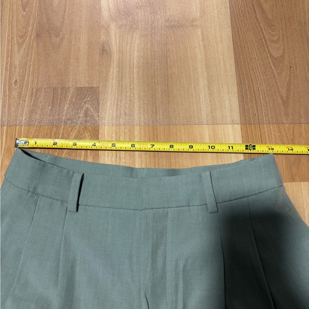 Uniqlo Green Wide-Leg Pleated Pants - Picture 8 of 10